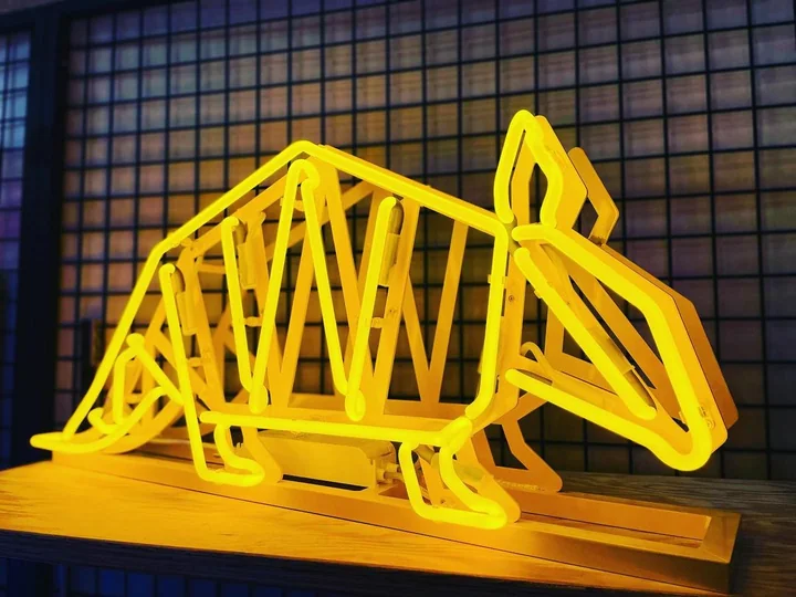 Reklama neonowa na zamówienie – co jest potrzebne do wyceny neonu?