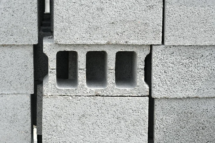 Jakie pustaki wybrać do ścian nośnych, aby budynek był trwały i bezpieczny?