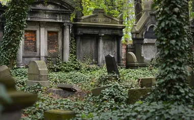 Ile kosztuje pochówek w Zawierciu? Aktualny cennik Cmentarza Komunalnego w 2025 roku