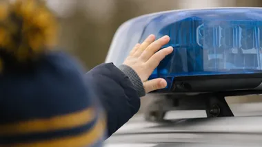 Od rozmowy o nieznajomych po radiowóz. Policjant uczył dzieci w Chlinie