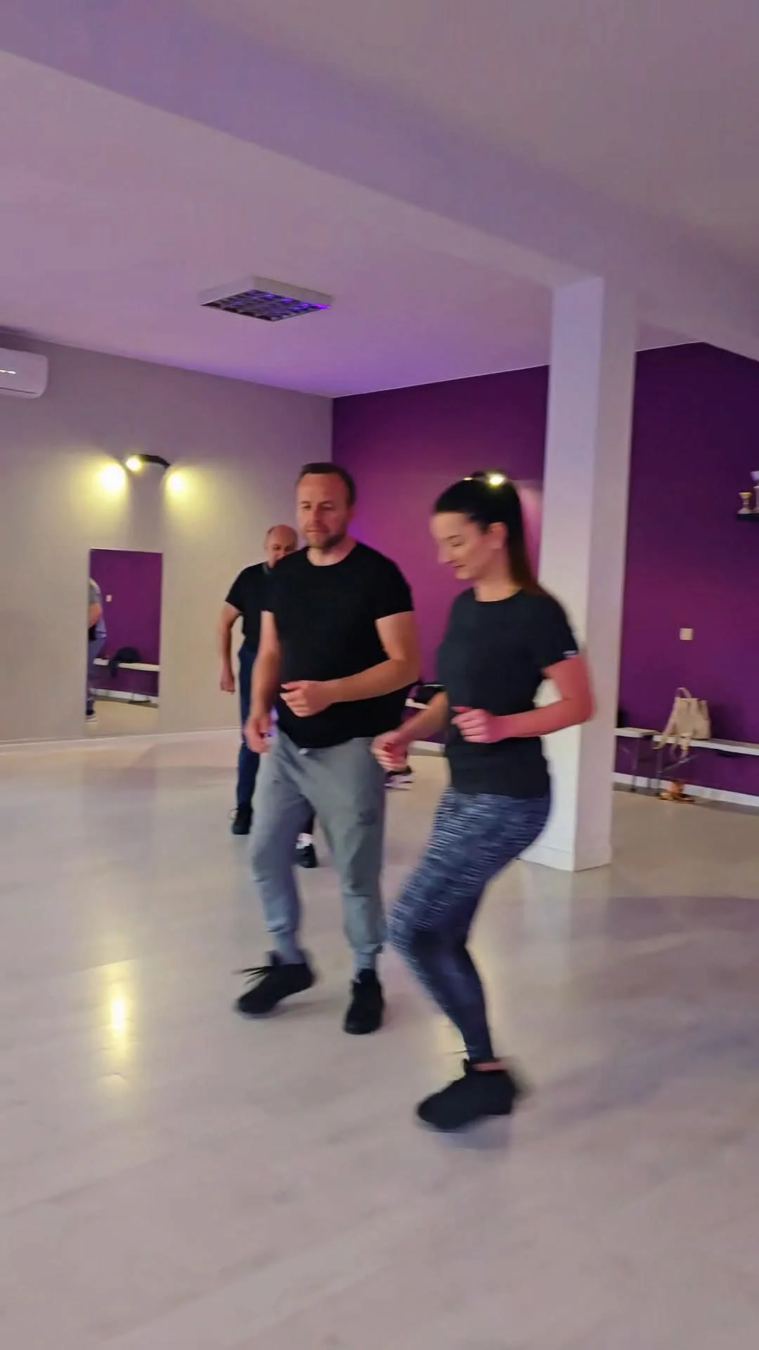 Grafika promocyjna wydarzenia Taniec użytkowy Towarzyski — Dance Dont Wait: zajęcia dla par i solistów w Zawierciu