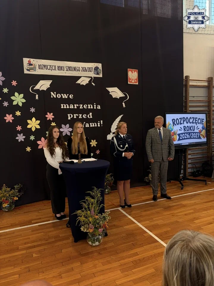 Pierwszy dzwonek z policjantami. Mundurowe klasy rozpoczęły naukę w Zawierciu