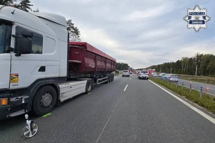 Pożar naczepy zablokował trasę. Chwilę później zginęli dwaj mężczyźni