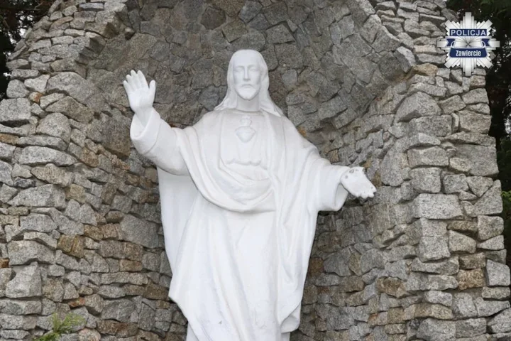 Siekiera poszła w ruch na placu kościelnym - 27-latek szybko wpadł