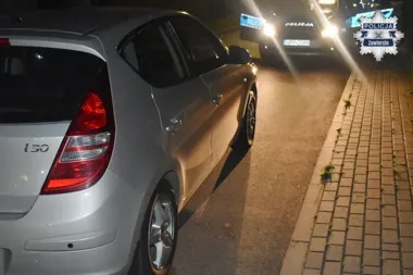 Prawie 2,5 promila za kierownicą. W Ogrodzieńcu wjechał w Nissana