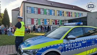 Dzieci wracają do szkół, policja wzmacnia kontrole przy przejściach