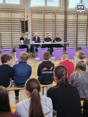 Policjanci z powiatu zawierciańskiego uczyli rodziny zasady 4U