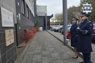 Znicz przed komendą w Zawierciu. Policjanci uczcili poległych funkcjonariuszy