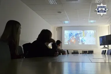 Czwartoklasiści w komendzie - strzelnica, daktyloskopia i tajniki naboru