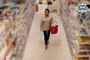 Perfumy za prawie 850 zł i kamera wszystko nagrała - policja szuka kobiety