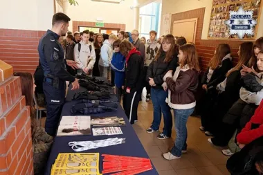 Policyjny sprzęt przyciągnął tłumy na Dniu Otwartym liceum w Pilicy